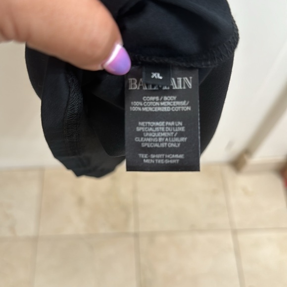 Original Balmain Paris men t-shirt size extra large. Black with red outlining. - Picture 6 of 6